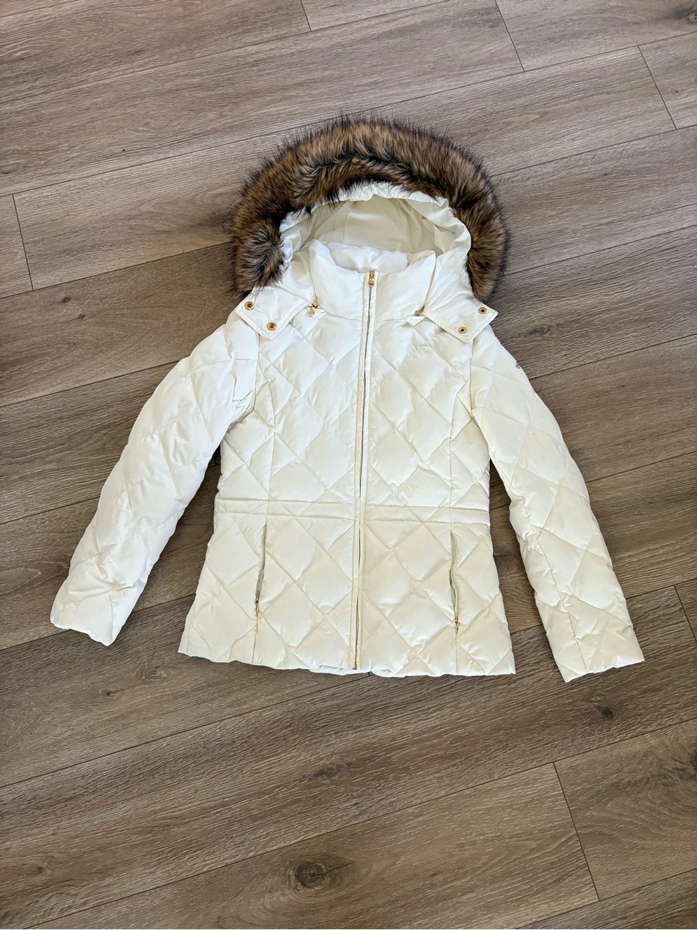 Guess Cream Quilted Puffer Jacket with Faux Fur Trim - Picture 6 of 10